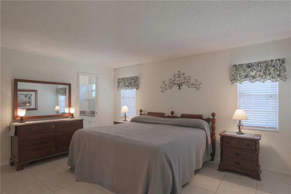 6986 W COUNTRY CLUB DRIVE #6986 Sarasota, FL 34243