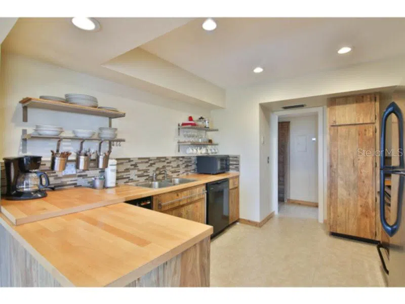460 BEACH ROAD #A1 Sarasota, FL 34242