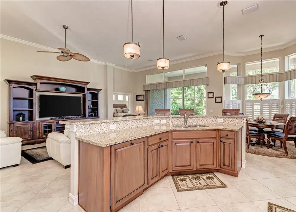 304 8TH AVENUE E Palmetto, FL 34221