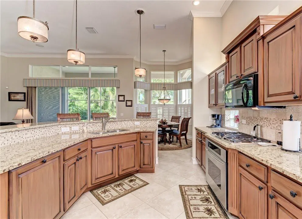 304 8TH AVENUE E Palmetto, FL 34221