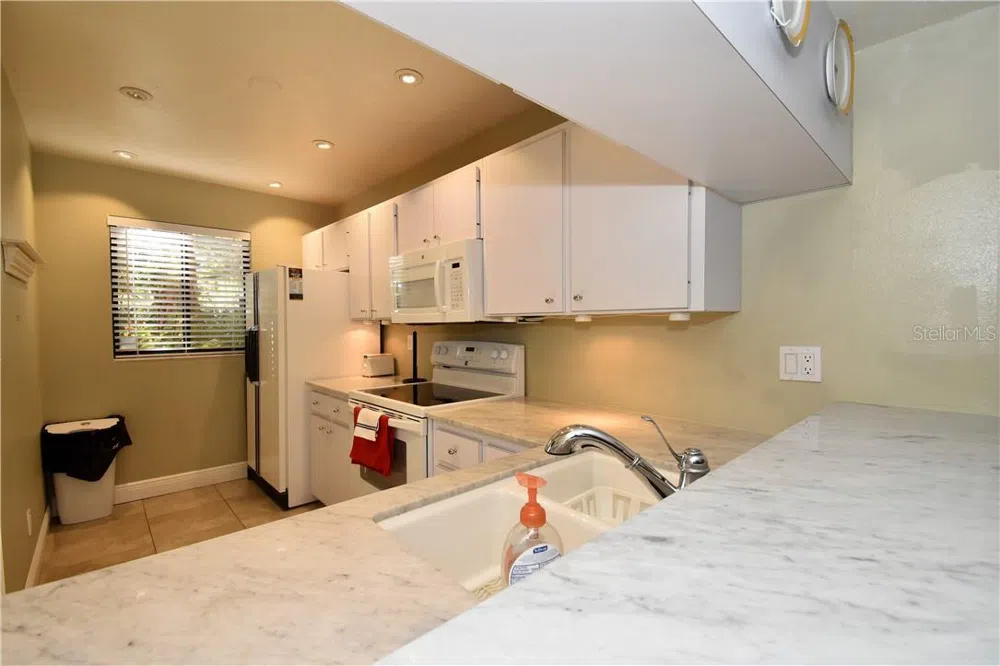 1716 GLENHOUSE DRIVE #GL324 Sarasota, FL 34231