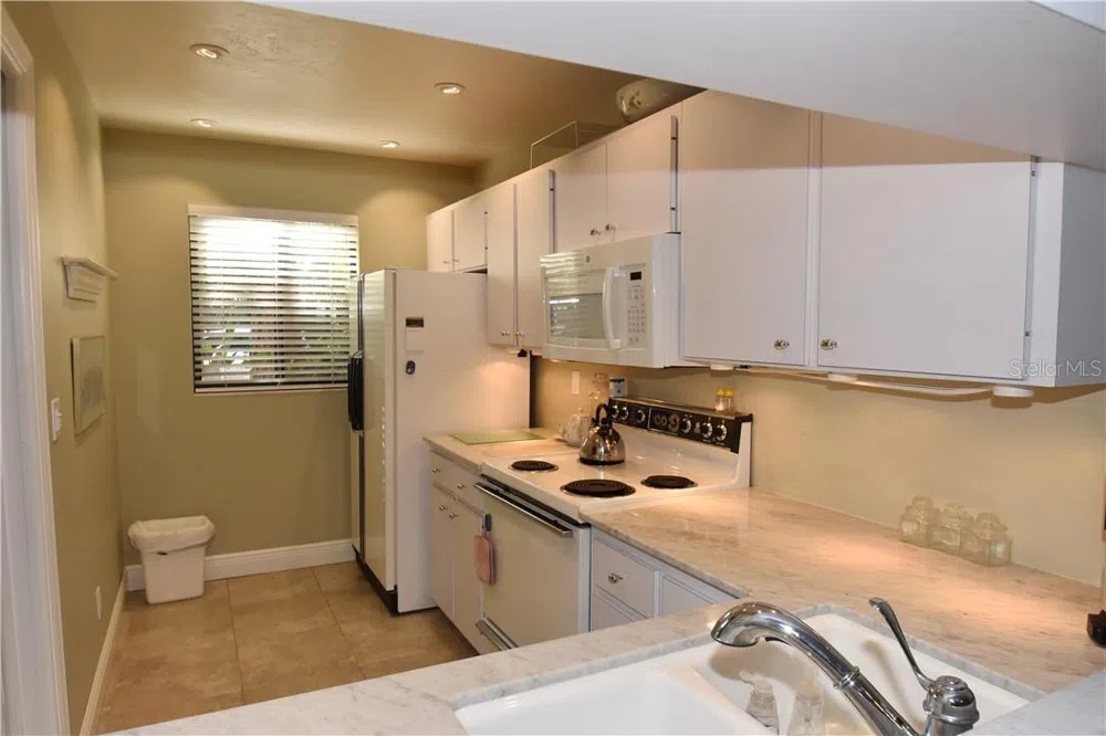 1716 GLENHOUSE DRIVE #GL324 Sarasota, FL 34231