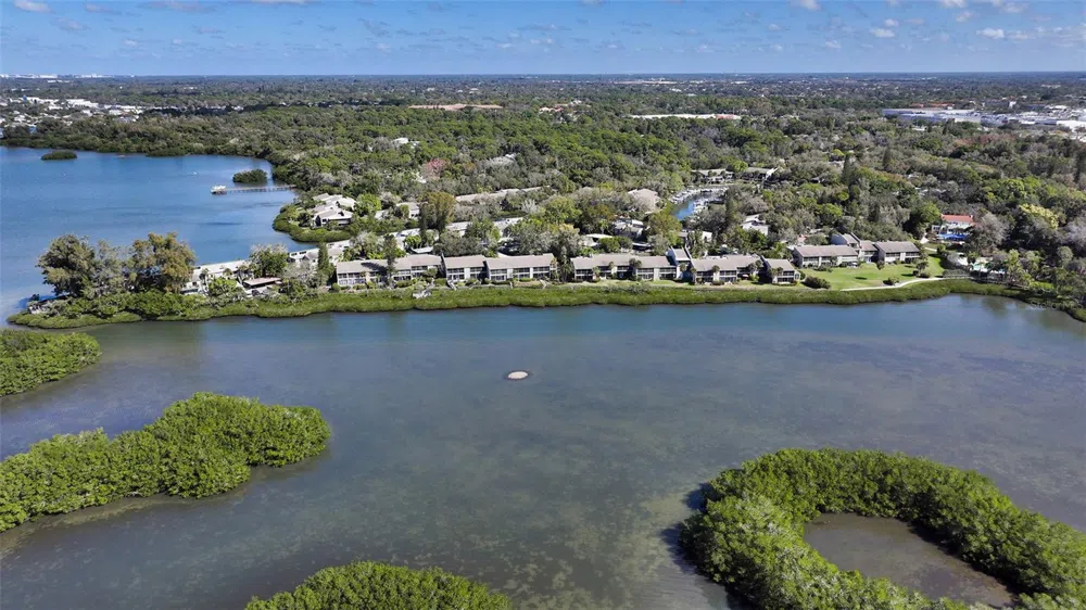 1716 GLENHOUSE DRIVE #GL324 Sarasota, FL 34231