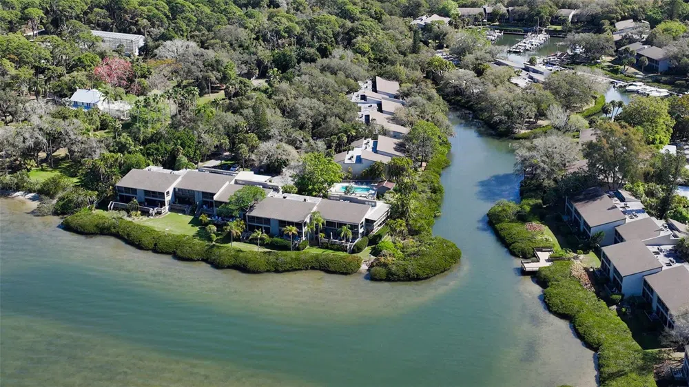 1716 GLENHOUSE DRIVE #GL324 Sarasota, FL 34231