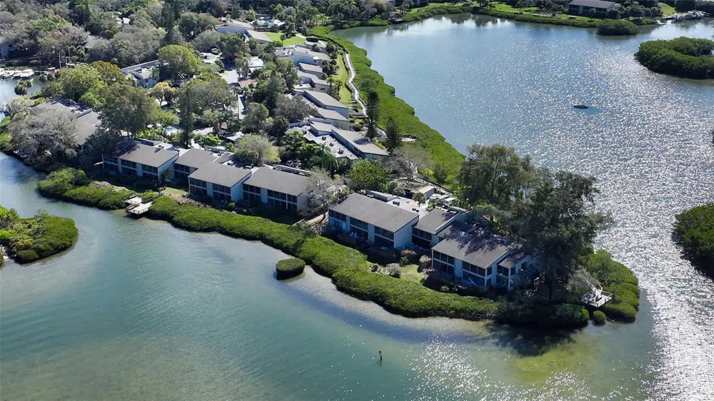 1716 GLENHOUSE DRIVE #GL324 Sarasota, FL 34231
