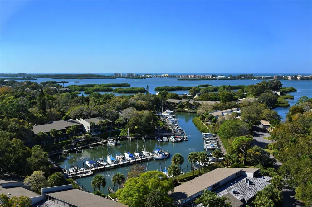 1716 GLENHOUSE DRIVE #GL324 Sarasota, FL 34231