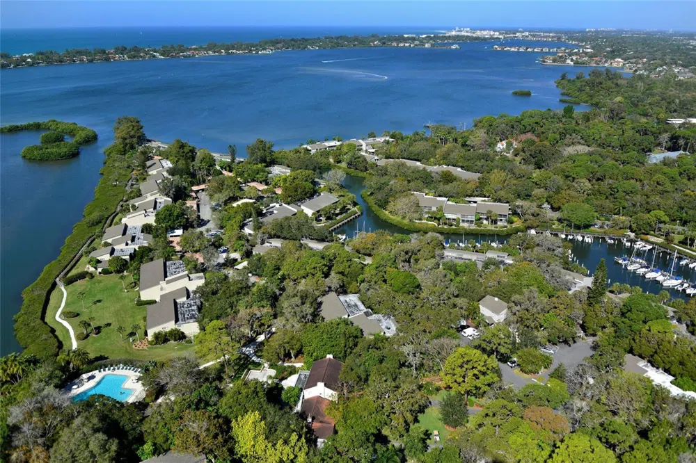 1716 GLENHOUSE DRIVE #GL324 Sarasota, FL 34231