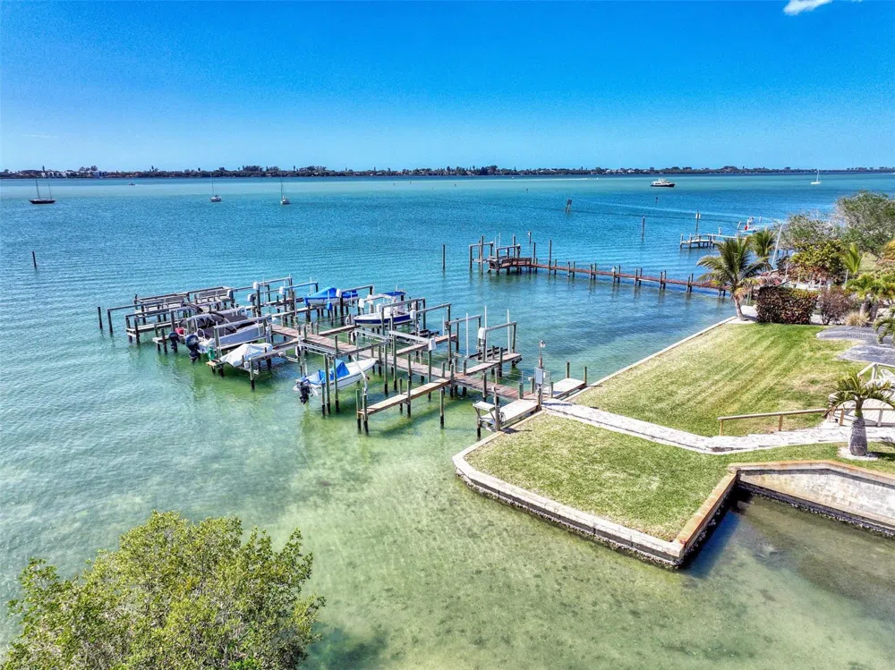 1106 S MCCALL ROAD Englewood, FL 34223