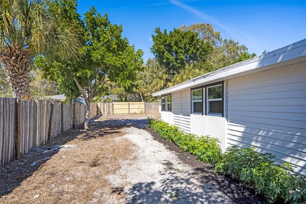 2213 WASON ROAD #1 Sarasota, FL 34231