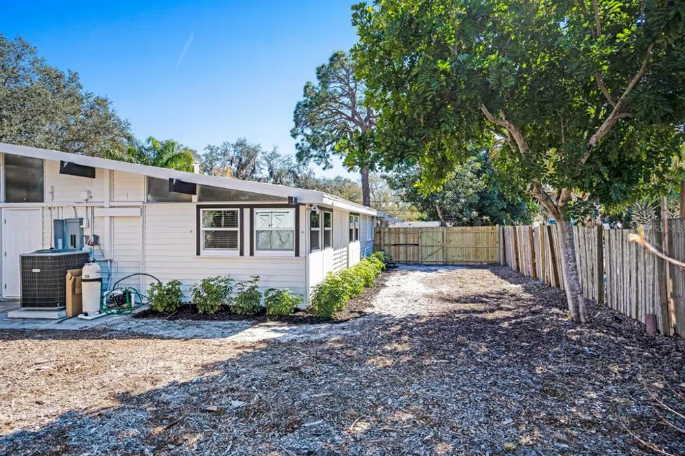 2213 WASON ROAD #1 Sarasota, FL 34231