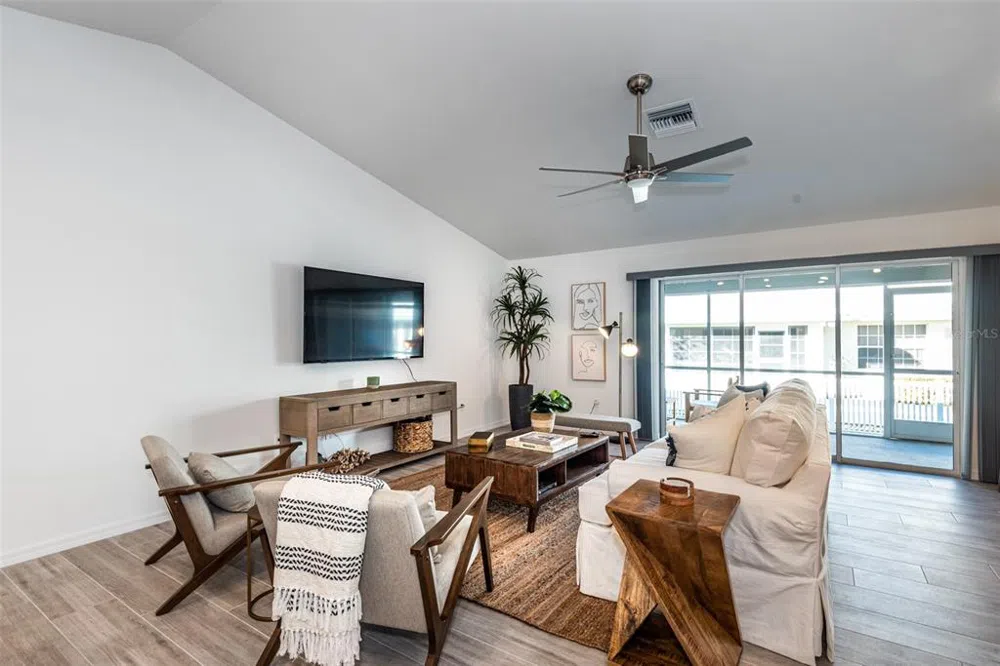 215 LEWIS CIRCLE #112 Punta Gorda, FL 33950