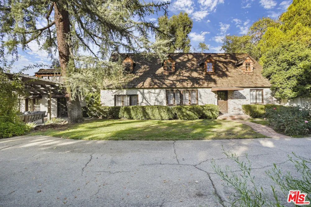 23057 SYLVAN STREET Woodland Hills, CA 91367