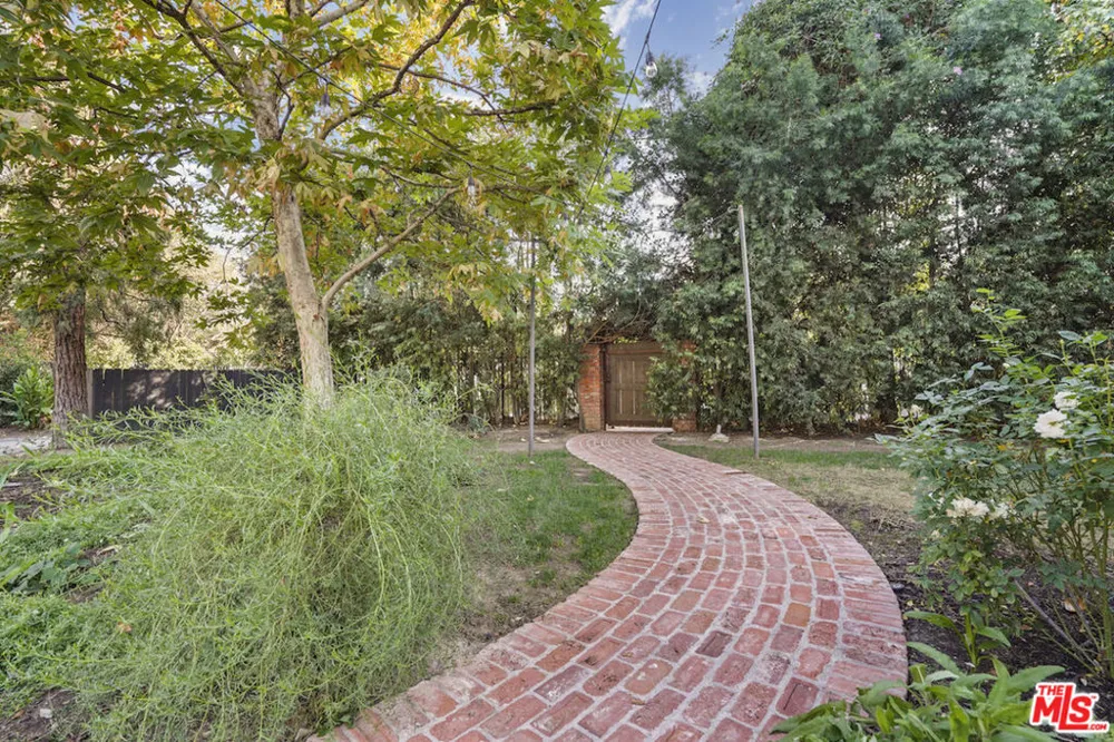 23057 SYLVAN STREET Woodland Hills, CA 91367