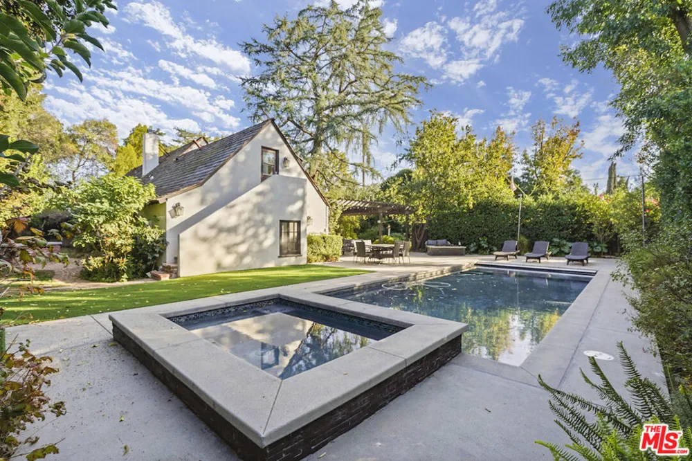 23057 SYLVAN STREET Woodland Hills, CA 91367