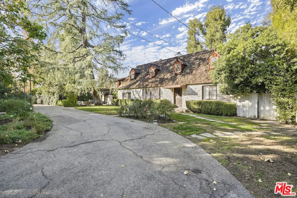 23057 SYLVAN STREET Woodland Hills, CA 91367