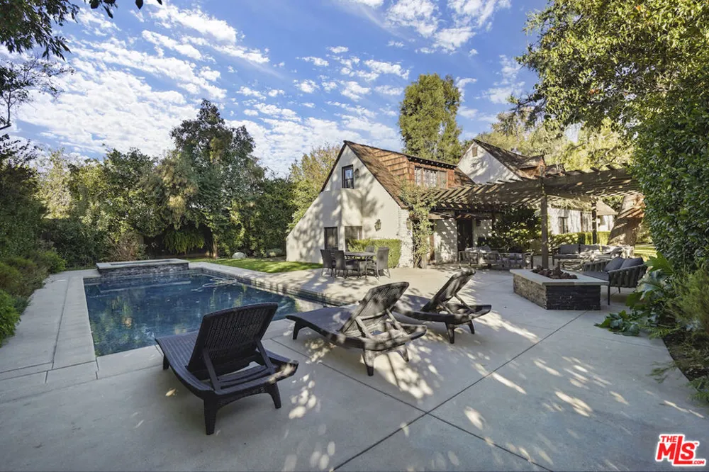 23057 SYLVAN STREET Woodland Hills, CA 91367