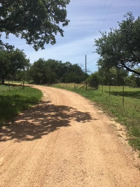 1685 Hwy 281 Highway