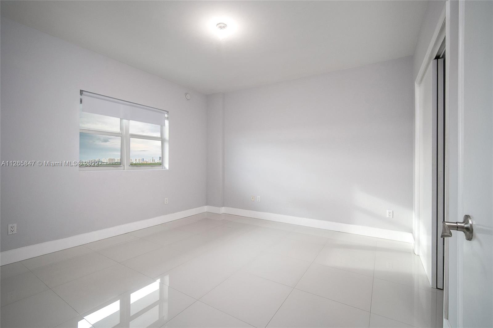 15051 Royal Oaks Ln #1203 North Miami, FL 33181