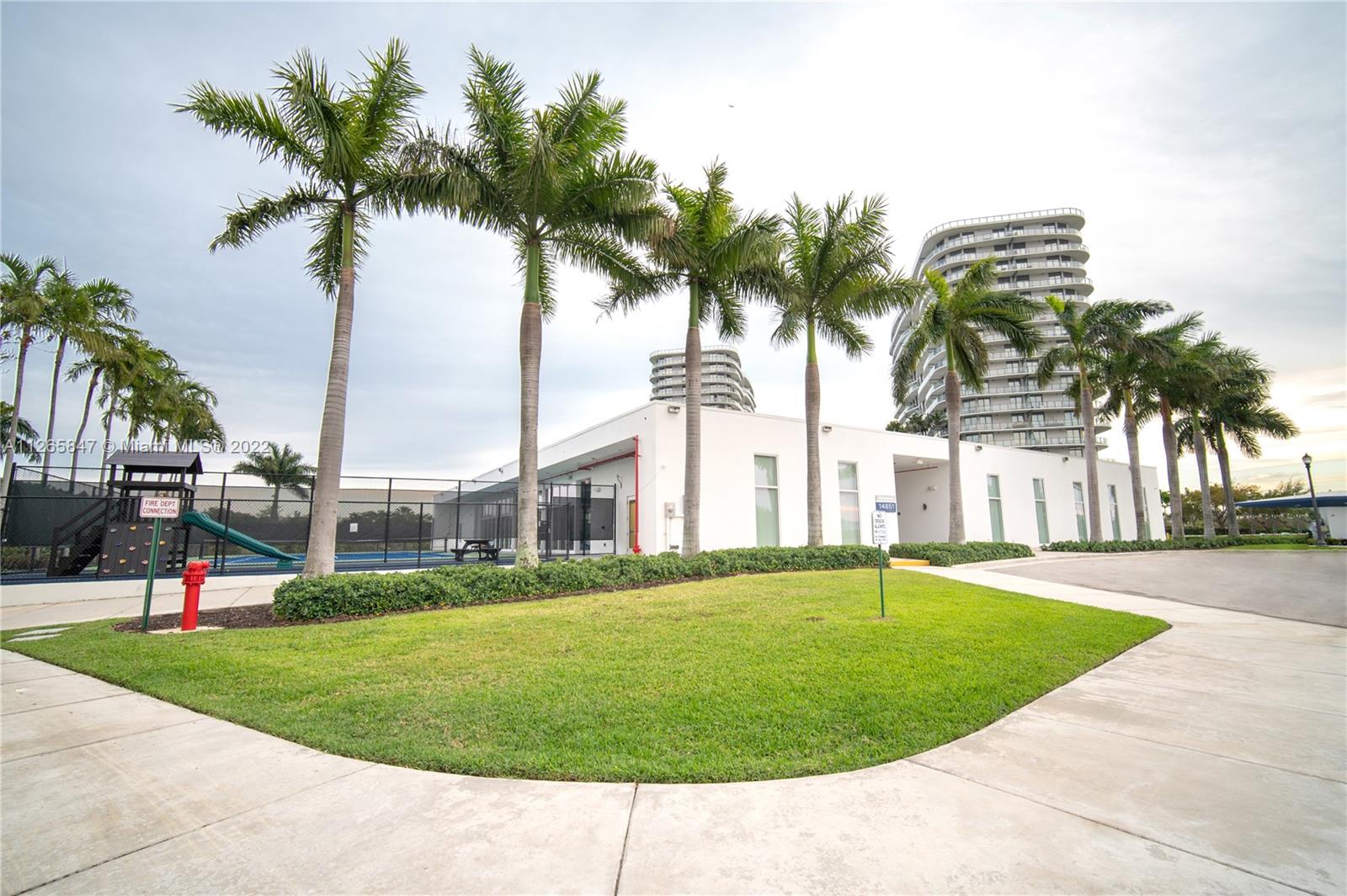 15051 Royal Oaks Ln #1203 North Miami, FL 33181