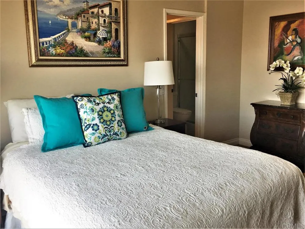 6677 Paseo Del Norte Carlsbad, CA 92011