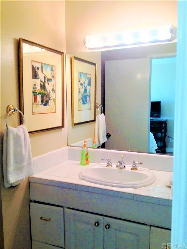 6677 Paseo Del Norte Carlsbad, CA 92011