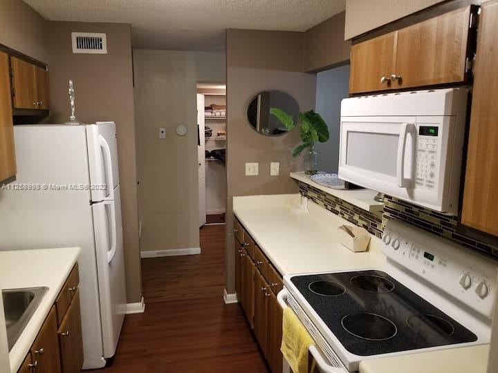 13389 ARBOR POINTE #204 Tampa, FL 33617