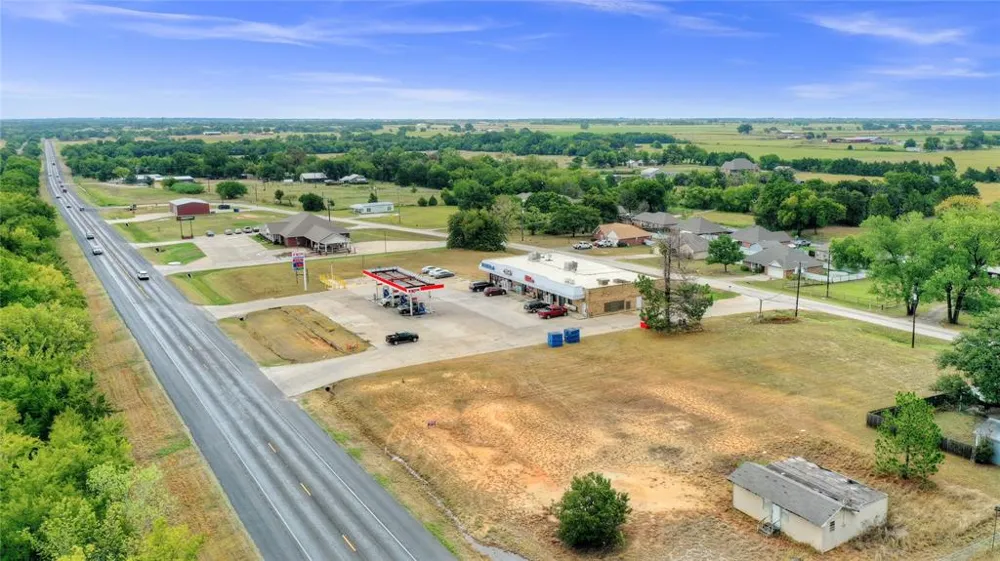 Main Street Collinsville, TX 76233