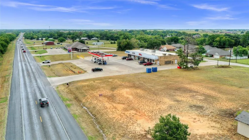 Main Street Collinsville, TX 76233