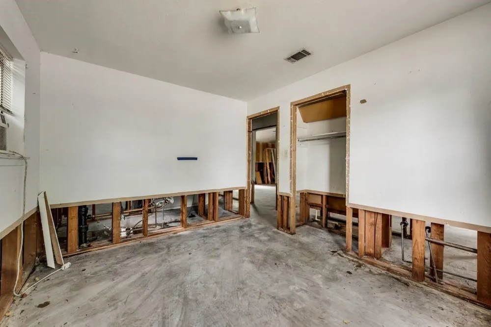 703 Johns Drive Euless, TX 76039