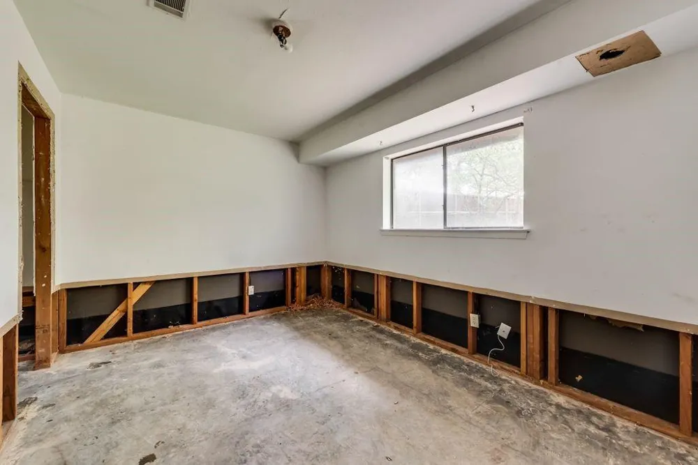 703 Johns Drive Euless, TX 76039
