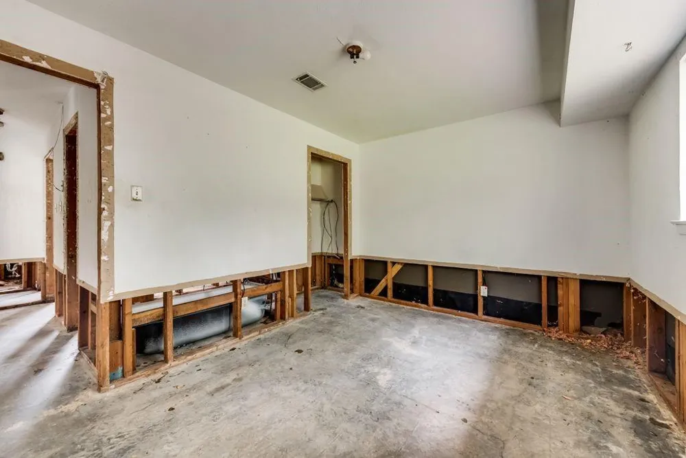 703 Johns Drive Euless, TX 76039