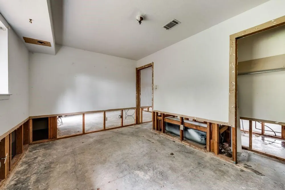 703 Johns Drive Euless, TX 76039