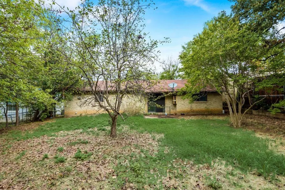 703 Johns Drive Euless, TX 76039