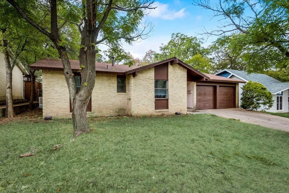 703 Johns Drive Euless, TX 76039