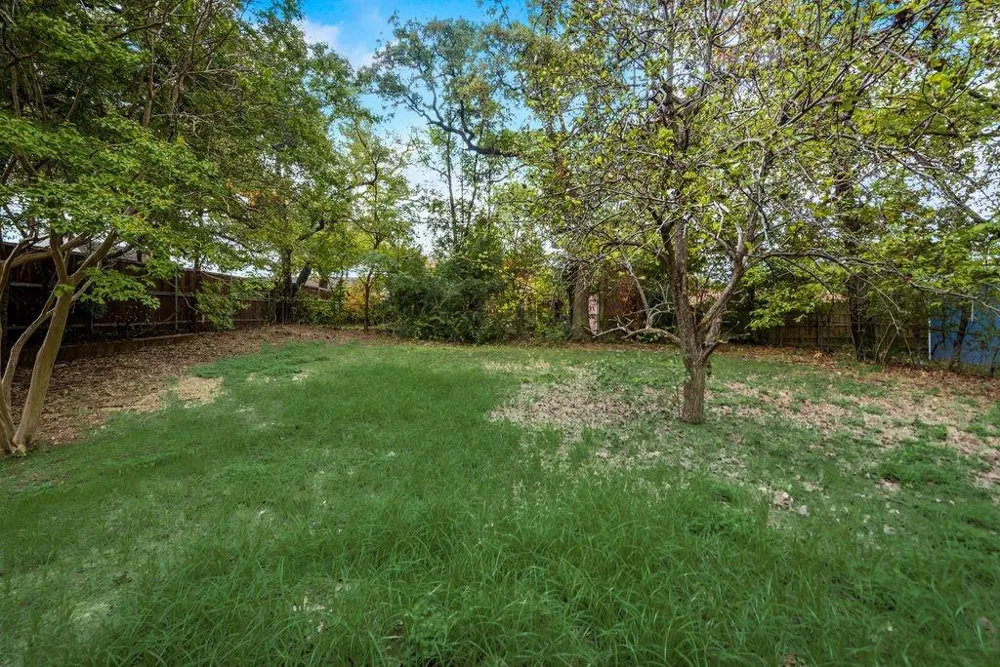 703 Johns Drive Euless, TX 76039