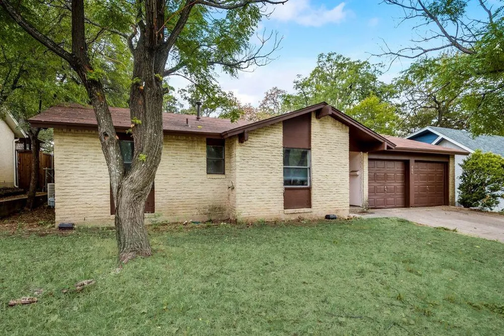703 Johns Drive Euless, TX 76039
