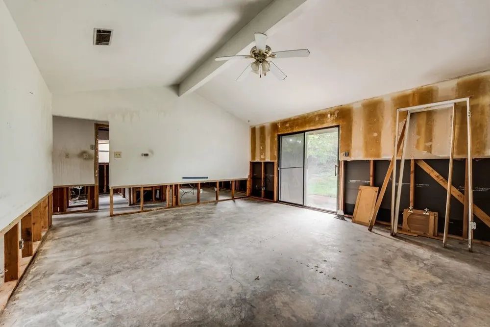 703 Johns Drive Euless, TX 76039