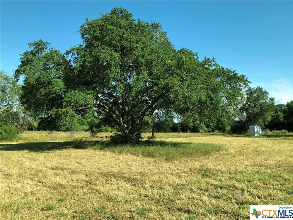 7 PVT 1672 Hallettsville, TX 77964