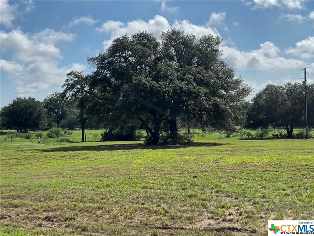 7 PVT 1672 Hallettsville, TX 77964