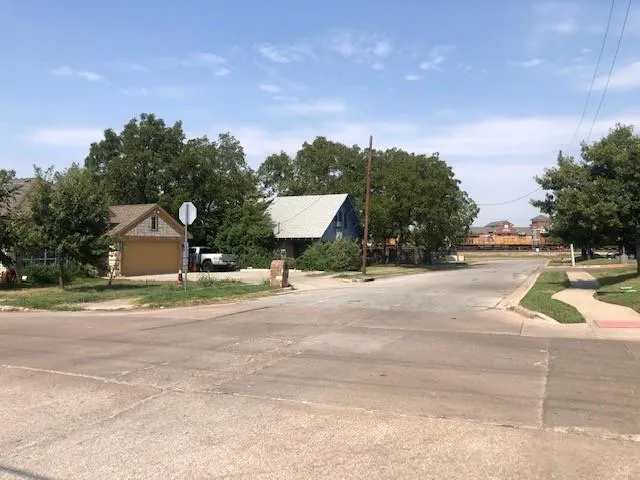 537 Dallas Grand Prairie, TX 75051