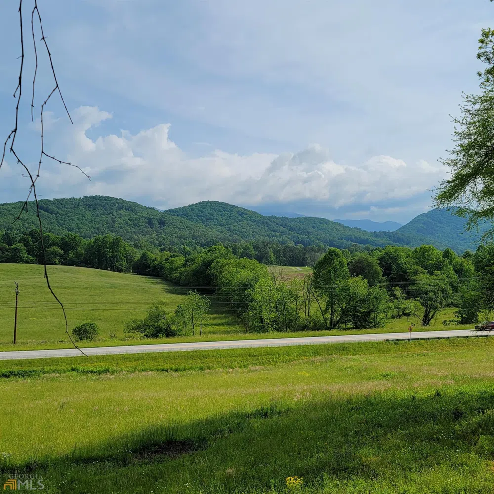 4 Oak Forest Acres Hayesville, NC 28904