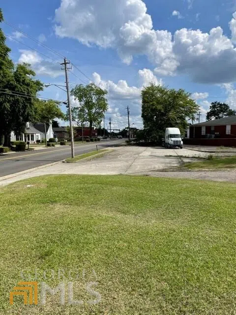 221 N Main STS Sylvania, GA 30467