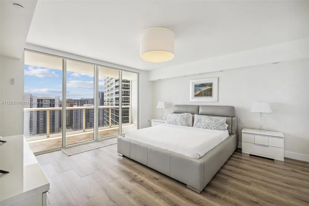 1830 S OCEAN DR #2102 Hallandale Beach, FL 33009