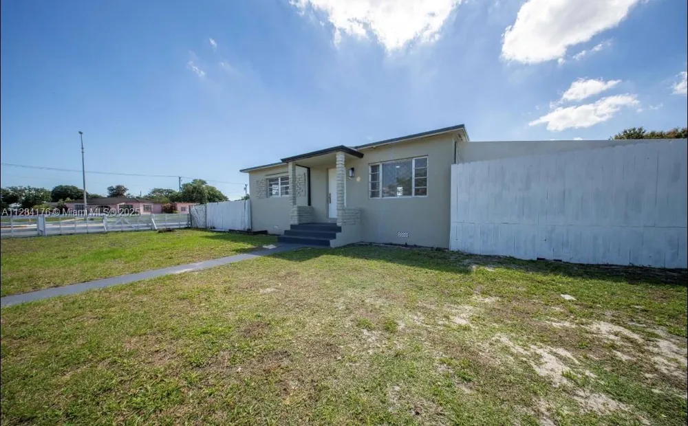 782 E 37th St Hialeah, FL 33013