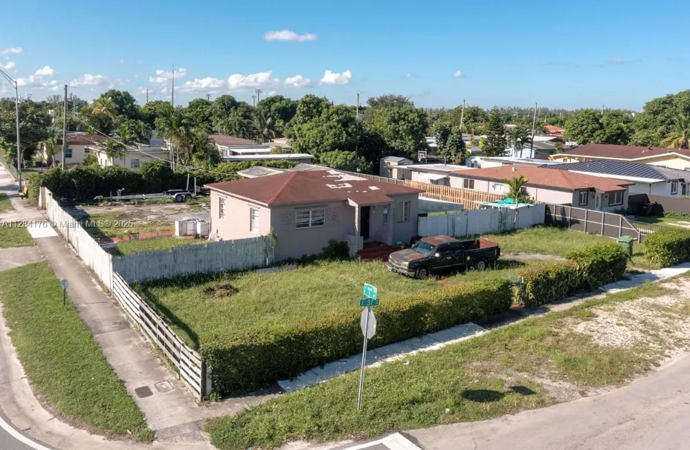 782 E 37th St Hialeah, FL 33013