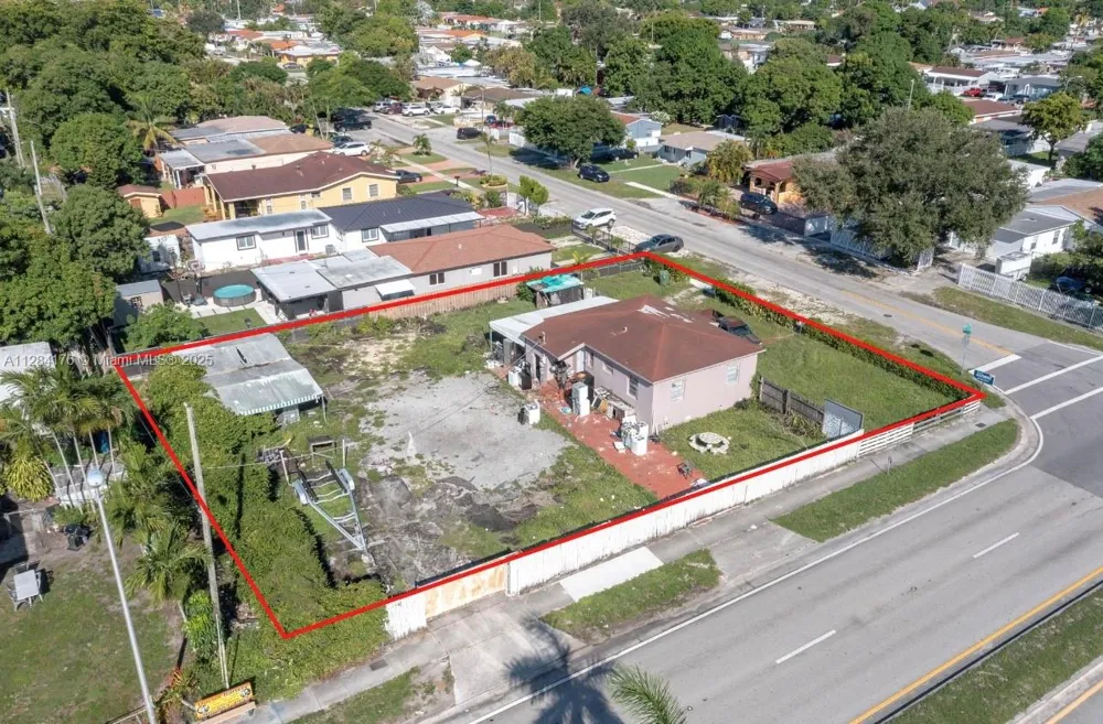 782 E 37th St Hialeah, FL 33013