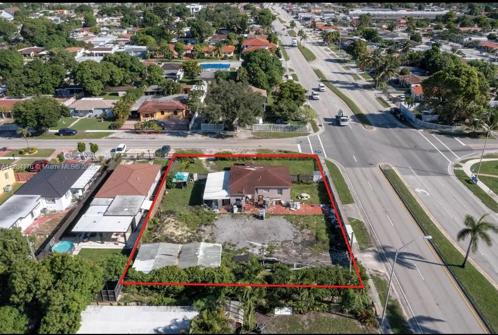 782 E 37th St Hialeah, FL 33013