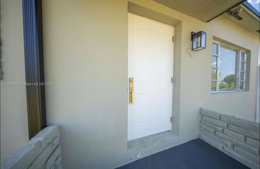 782 E 37th St Hialeah, FL 33013