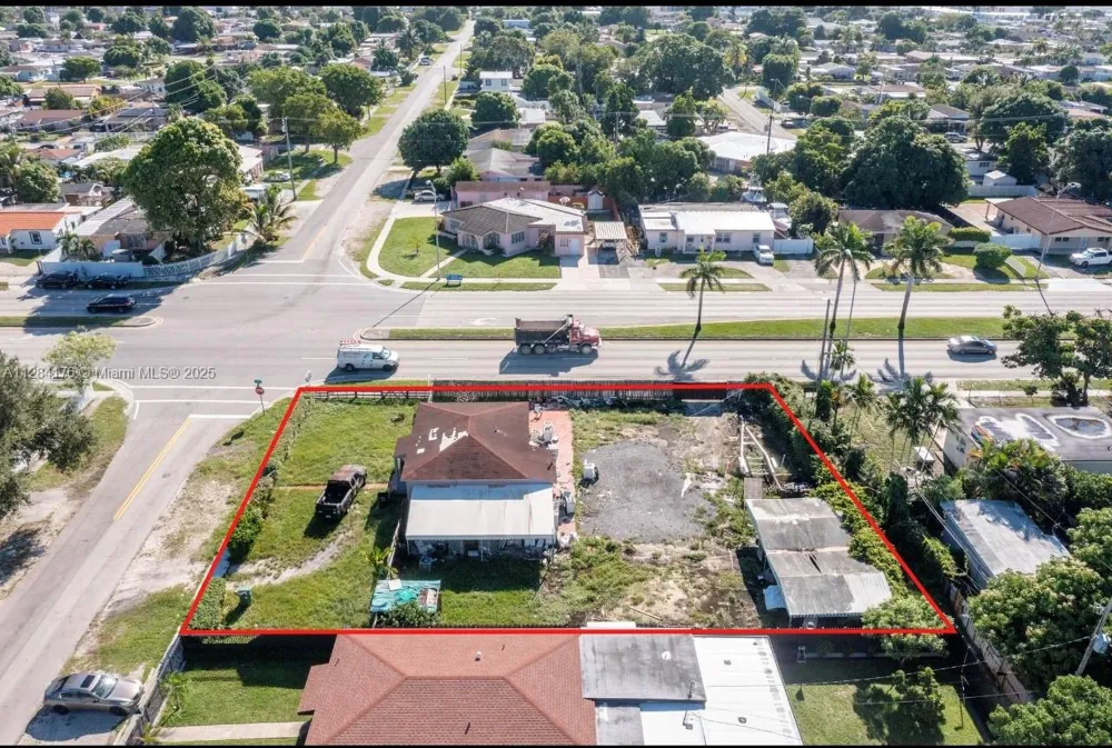 782 E 37th St Hialeah, FL 33013