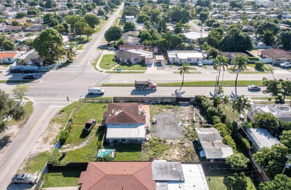782 E 37th St Hialeah, FL 33013